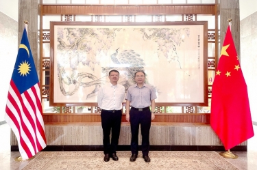 JDB电子纸业总经理王志明造访中国驻马来西亚大使欧阳玉靖