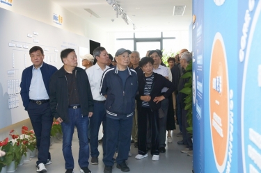 平湖市社经室老干部一行赴JDB电子调研